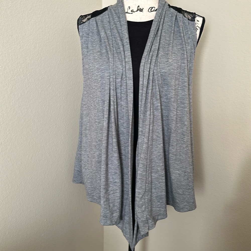 Forever 21 Women's Gray Black Sleeveless Lace Cardigan PS